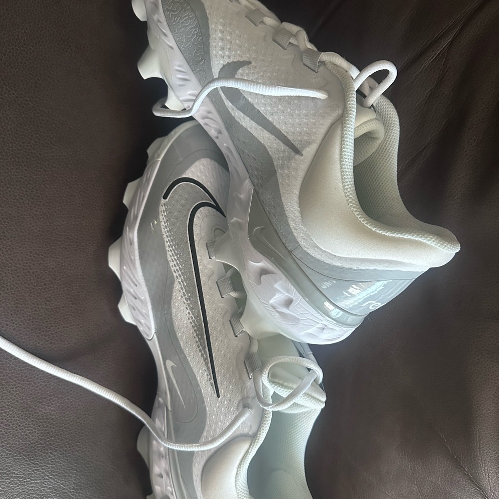 Nike White and Gray Athletic Shoes - Picture 4 of 6